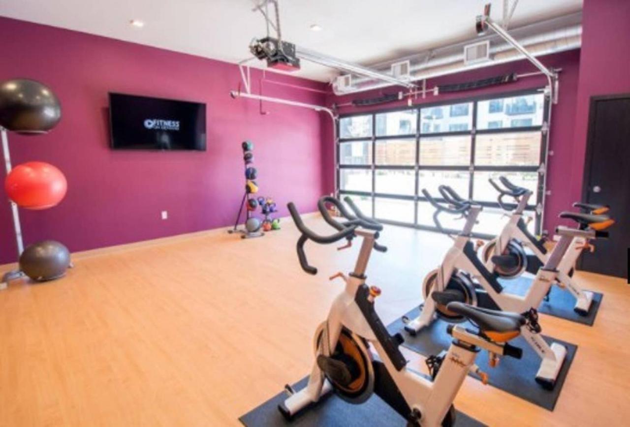 Frontdesk Confluence On 3Rd Apt Downtown Riverwalk Trails Des Moine Exteriör bild