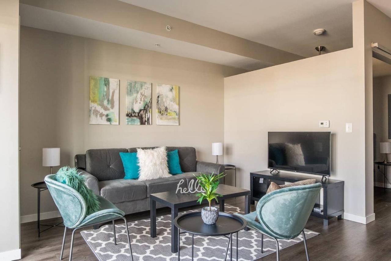 Frontdesk Confluence On 3Rd Apt Downtown Riverwalk Trails Des Moine Exteriör bild
