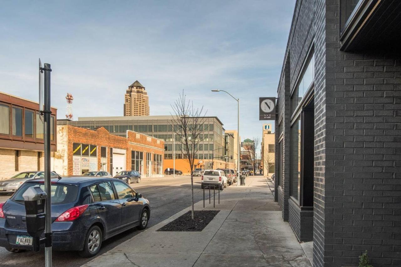 Frontdesk Confluence On 3Rd Apt Downtown Riverwalk Trails Des Moine Exteriör bild